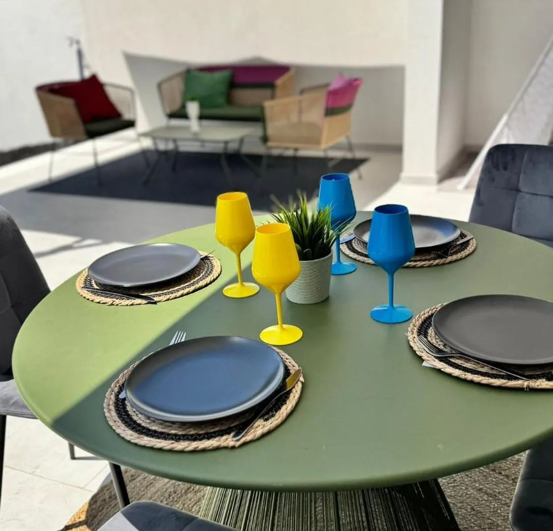 Appartamento Sunny Courtyard Sleeps 4 With Parking Bari 0*,