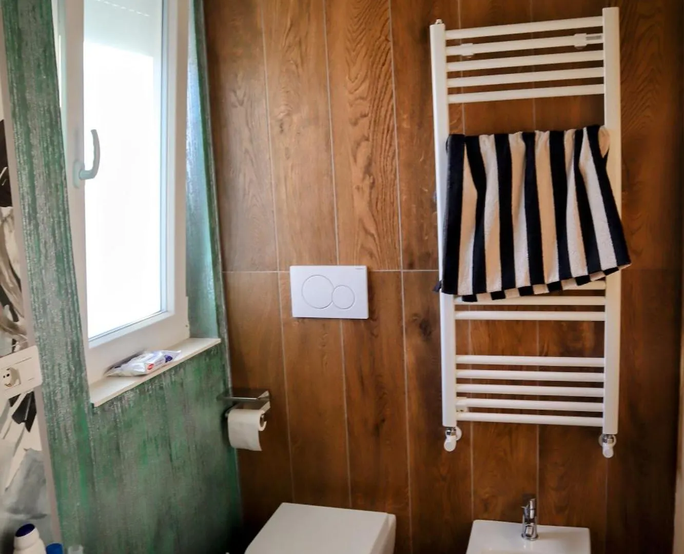 Appartamento Sunny Courtyard Sleeps 4 With Parking Bari